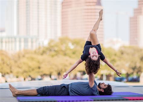 Las mejores posturas de Yoga para hacer en pareja
