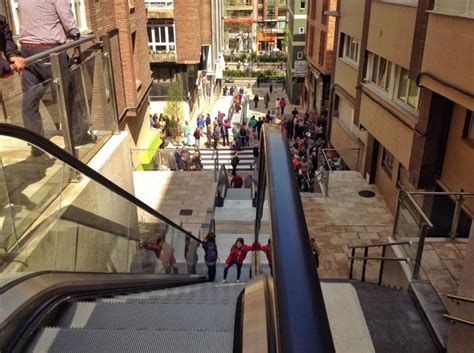 Las nuevas escaleras mecánicas de la calle Vargas ya están en marcha ...