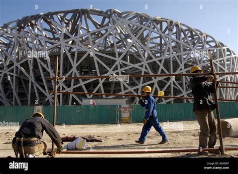 Las obras de construcción del Estadio Nacional, conocido como el nido ...