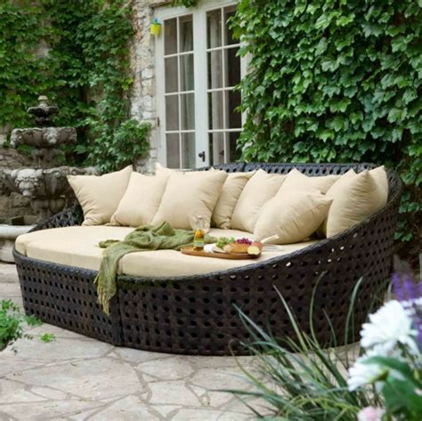 Le meuble de jardin ikea crée des espaces jolis et confortables ...
