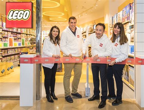 LEGO abre su primera tienda física en Barcelona, Empresas ...