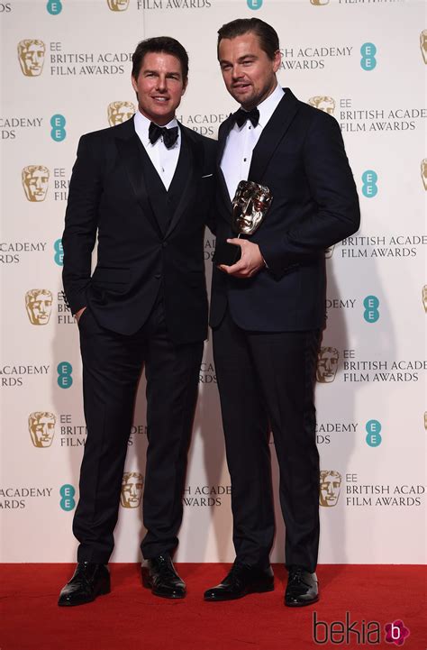 Leonardo DiCaprio con Tom Cruise y su BAFTA 2016 a Mejor ...