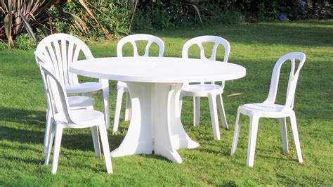 Limpiar mesas y sillas de plástico   Hogarmania