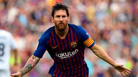 Lionel Messi injury: Barcelona star fractures arm after ...