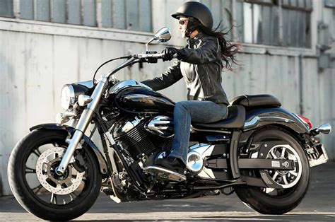 Look femenino sobre la moto – Gente de Moto