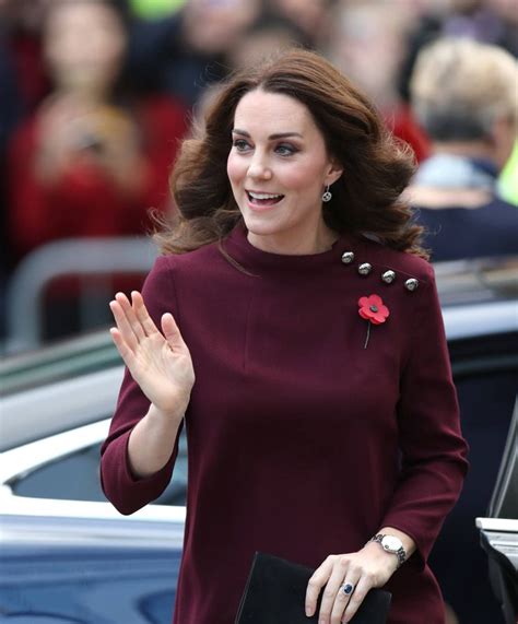 Looks de famosas: Kate Middleton se abriga con un look de 725 euros y ...