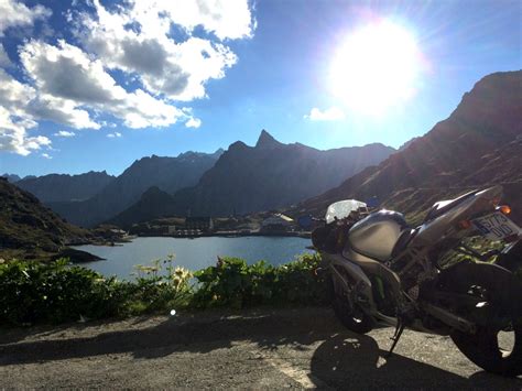 Los 10 mejores puertos de los Alpes en moto: zona Francia ...