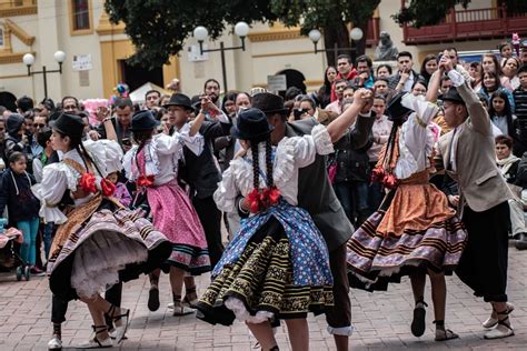 Los 25 Bailes Típicos de Colombia Más Populares