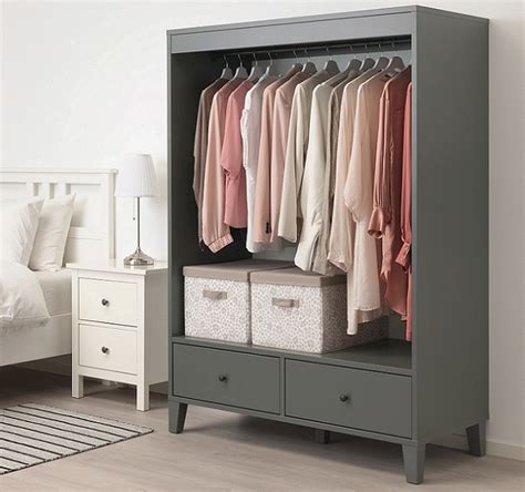 Los armarios abiertos Ikea para crear un vestidor en tu ...