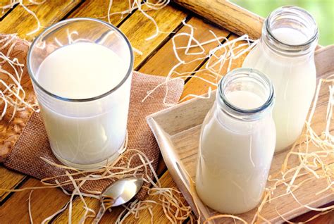 Los beneficios de consumir leche de soya y arroz