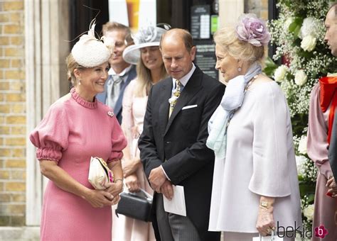 Los Condes de Wessex con la Princesa Michael de Kent en la boda de ...