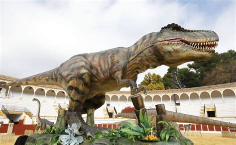 Los dinosaurios llenarán la plaza de toros de Antequera esta Navidad ...