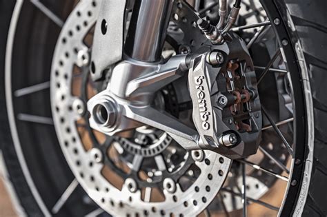 Los frenos de la moto. Problemas y ajustes básicos | Moto1Pro