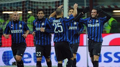 Los jugadores del Inter celebran uno de los goles al Parma ...