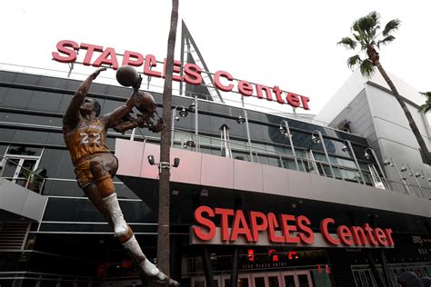 Los Lakers comenzarán la temporada sin público en Staples Center