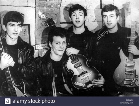 Los miembros originales de los Beatles, George Harrison ...