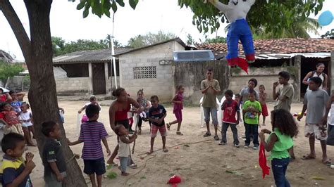 Los Niños Y La Piñata Fiesta De Cumpleaños Cuajinicuilapa ...