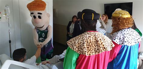 Los pacientes de Quirónsalud Málaga reciben la visita de los Reyes ...