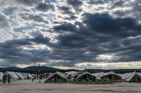 Los refugiados en el campo de Katsikas viven en el limbo ...