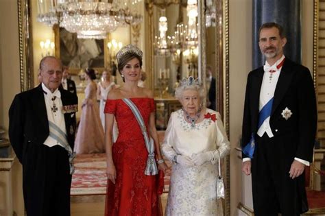 Los Windsor llenan el Palacio de Buckingham de españolismo | España ...