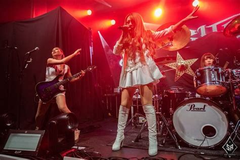 Lovebites stage left, red | Japanese girl band, Girl bands ...