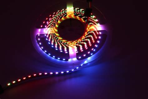 Luces LED RGB para decorar tu escritorio