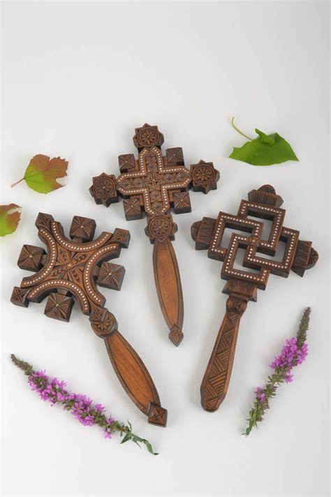 MADEHEART > Cruces de madera artesanales adornos para casa ...