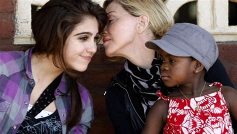 Madonna adopta a dos niñas gemelas en Malawi a los 58 años ...