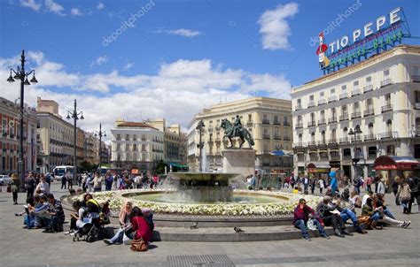 MADRID, SPAIN   MAY 28, 2014: Madrid city centre, Puerta ...