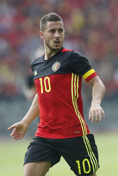 MALE CELEBRITIES: Soccer Player Eden Hazard Picture moment