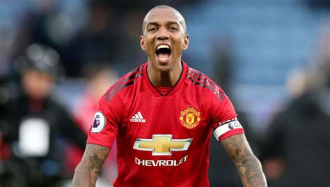 Man Utd Veteran Ashley Young Officially Signs One Year ...
