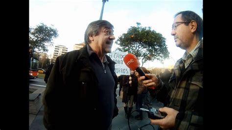 Manifestacion frente oficinas centrales de La Caixa en ...