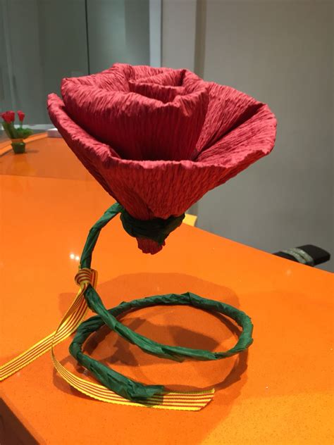 MANUALIDADES Rosa Sant Jordi | Rosa sant jordi, Manualidades sant jordi ...