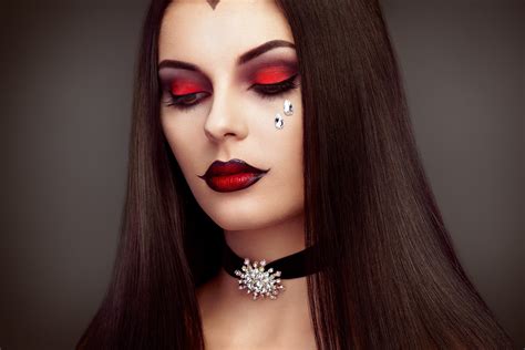 Maquillaje de vampiresa para Halloween Bekia Belleza