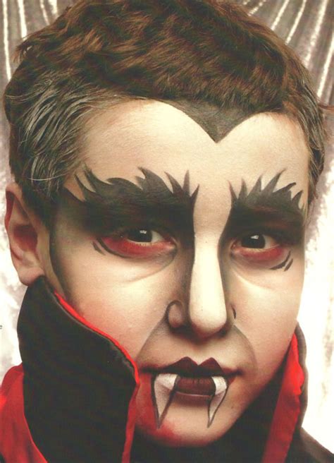 Maquillaje de vampiro para niños – CUCALUNA
