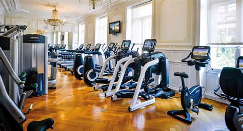 Máquinas de gimnasio para hoteles y resorts | Life Fitness