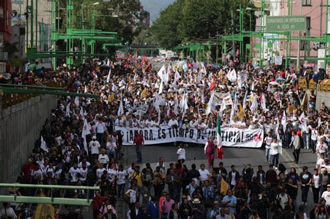 Marchan al Zócalo por el 50 aniversario del Movimiento Estudiantil de ...