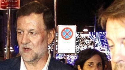 Mariano Rajoy, agredido por un joven durante un recorrido ...