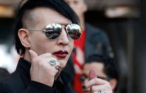 Marilyn Manson es hospitalizado tras accidente en pleno concierto