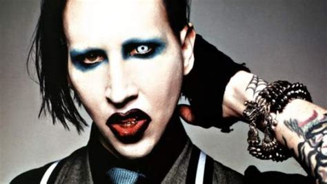 Marilyn Manson, herido tras caerle un decorado encima durante un concierto