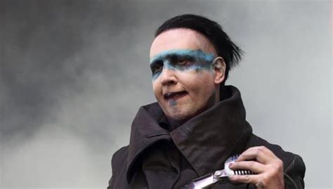 Marilyn Manson se desplomó en el escenario durante un concierto en ...