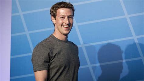 Mark Zuckerberg, fundador de Facebook, recibió un dólar de ...