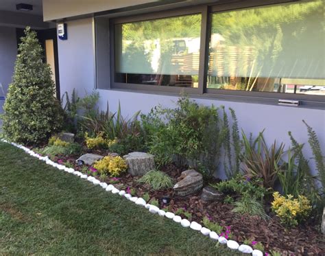 Más de 20 jardines para decorar la entrada de tu casa  sobre todo si es ...