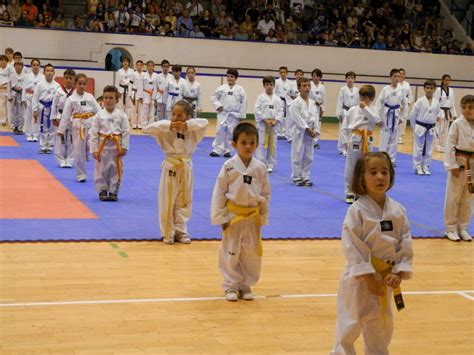 Más de 200 niños participan en una exhibición de Taekwondo en Torrevieja