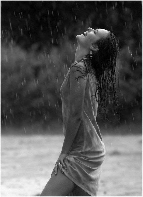 Más de 25 ideas increíbles sobre Mujer bajo la lluvia en Pinterest ...