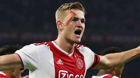 Matthijs de Ligt concentré sur l Ajax :  Je préfère jouer ...