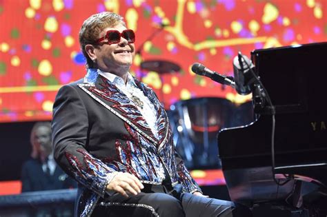 Me : Llega la primera biografía autorizada de Elton John