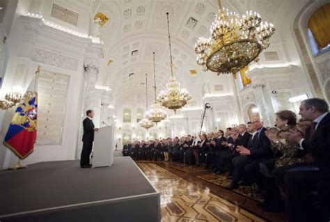 Medvédev anuncia una reforma política en Rusia tras las ...