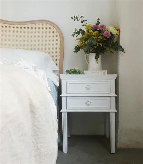 Mesa dormitorio blanca con dos cajones   vilmupa