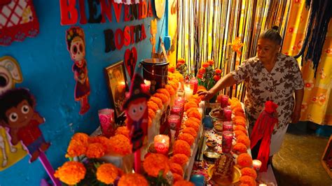 México celebra un Día de Muertos atípico con panteones ...